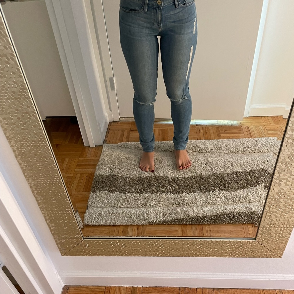 Frame Le Skinny de Jeanne jeans. Size 26.